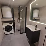Near City, 7 Min From The Airport, Free Parking