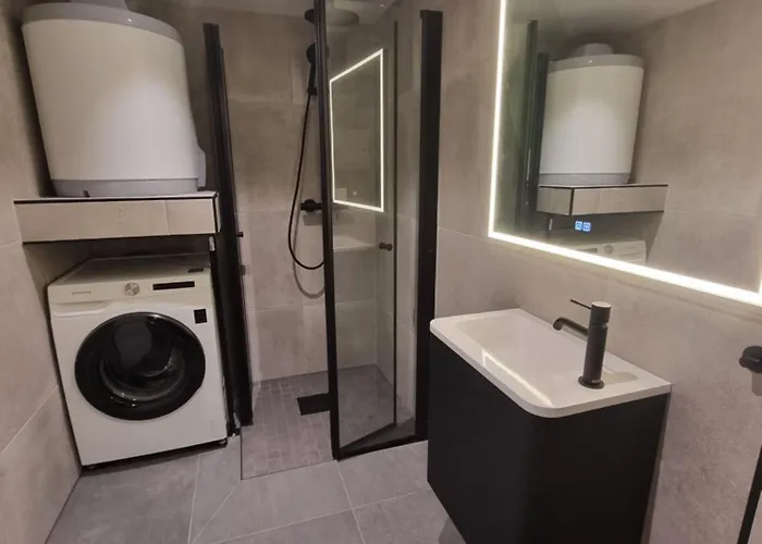 Near City, 7 Min From The Airport, Free Parking